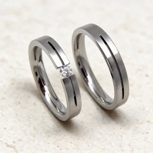 Alianzas acero diamante Ona — alianzas de acero con diamante, hecho a mano en el taller de Barcelona