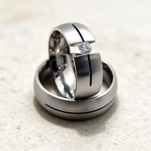 Alianzas acero diamante Edna — alianzas de acero con diamante, hecho a mano en el taller de Barcelona
