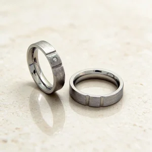 Alianzas acero diamante Greta — alianzas de acero con diamante, hecho a mano en el taller de Barcelona