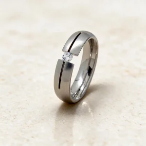 Anillo acero diamante Zoe — anillo de acero para mujer, hecho a mano en el taller de Barcelona