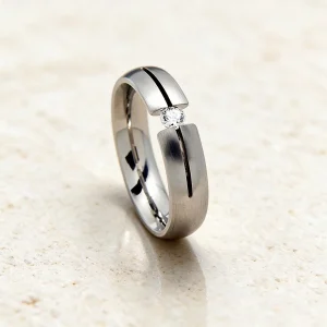 Anillo acero circonita Zoe — anillo de acero para mujer, hecho a mano en el taller de Barcelona (vista 2)