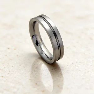 Anillo acero inoxidable y antialérgico hombre Daniel — anillo de acero para hombre, hecho a mano en el taller de Barcelona