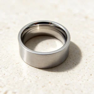 Anillo acero inoxidable y antialérgico hombre Vicent — anillo de acero para hombre, hecho a mano en el taller de Barcelona