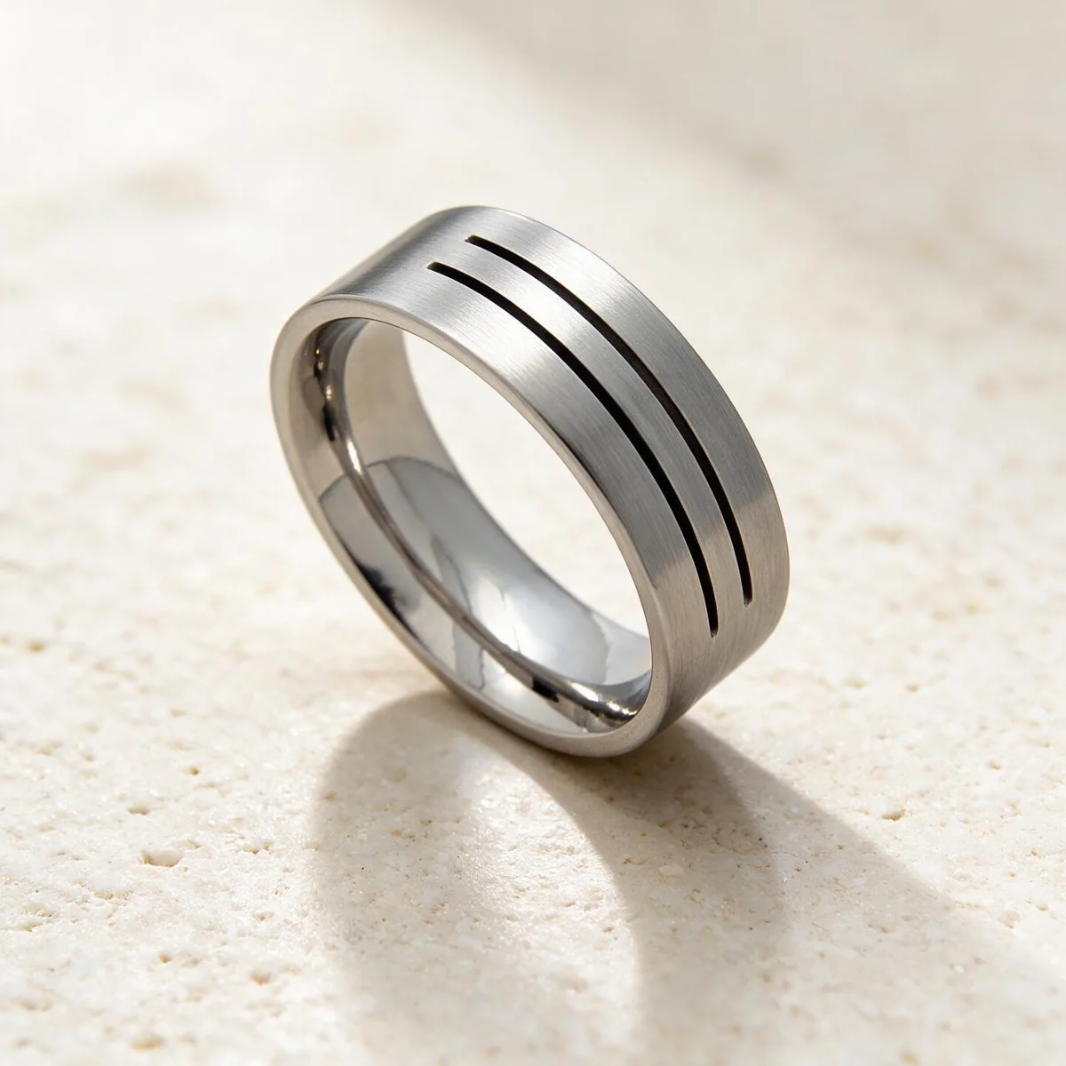 Anillo acero inoxidable y antialérgico hombre Paul — anillo de acero para hombre, hecho a mano en el taller de Barcelona