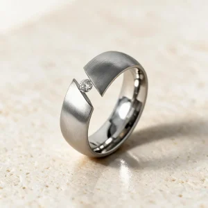 Anillo acero diamante Paz — anillo de acero para mujer, hecho a mano en el taller de Barcelona